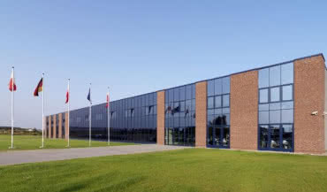 Nowe typy hartowalnych szyb przeciwsłonecznych i paneli międzyokiennych