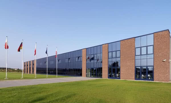 Nowe typy hartowalnych szyb przeciwsłonecznych i paneli międzyokiennych