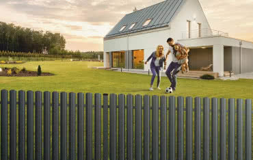 Sztachety metalowe – praktyczne i trwałe ogrodzenie 