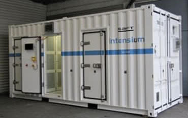 Wielkogabarytowe baterie zmagazynują energię z ogniw słonecznych