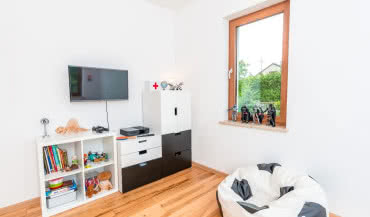 Okno do pokoju dziecięcego. Na co zwrócić uwagę?