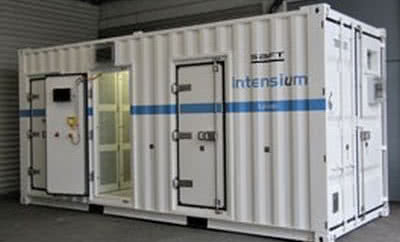 Wielkogabarytowe baterie zmagazynują energię z ogniw słonecznych