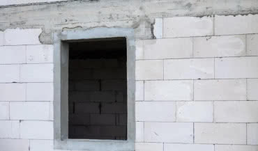 Szczelne i ciepłe okna - zobacz jak prawidłowo przygotować otwory