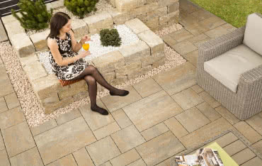 Murki, ogrodzenia, rabaty – gotowe bloczki ułatwią urządzanie ogrodu