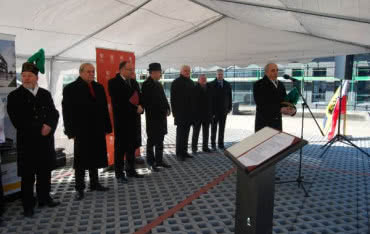 Wiecha nad wrocławskim Geocentrum już wisi!