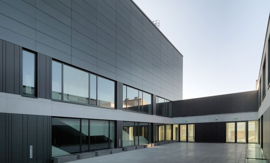 Filharmonia Świętokrzyska z akustycznymi szybami marki Pilkington