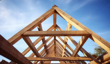 Remont dachu 2026: Zgłoszenie czy pozwolenie na budowę? Przewodnik dla inwestora