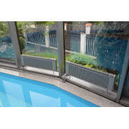 Grzejniki REGULLUS z owalną, perforowaną górną osłoną - wykonanie basenowe