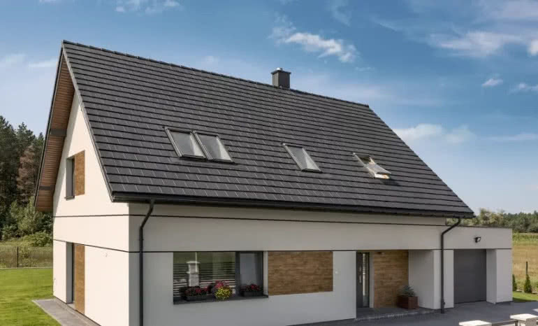 Dachówka ceramiczna czy betonowa - co lepiej sprawdzi się na dachu? 