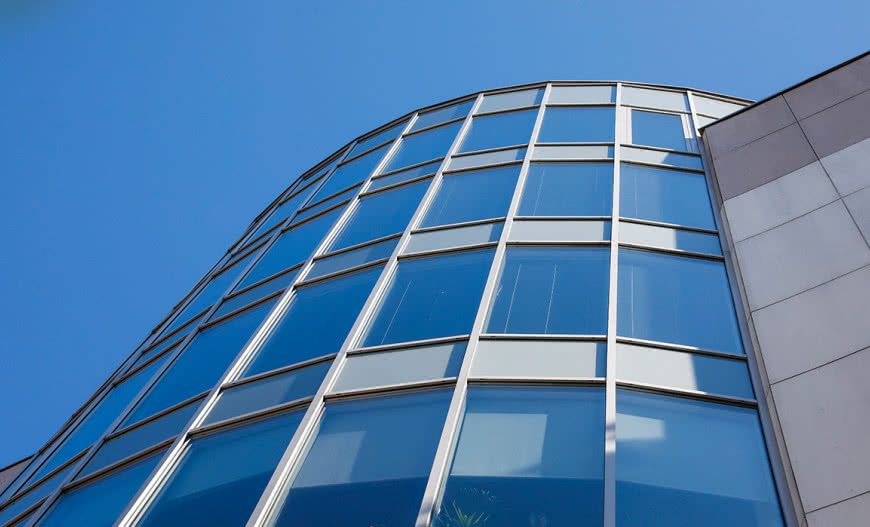 Gięcie profili aluminiowych - porady i wskazówki dla profesjonalistów