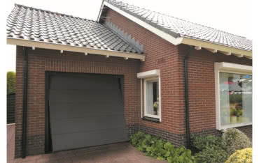 Montaż bramy garażowej. Jak sobie poradzić z nietypowymi wymaganiami?