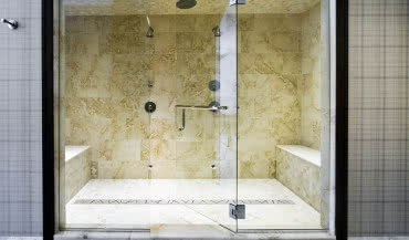 Szklana czy plastikowa kabina prysznicowa?