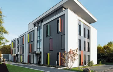 "Osiedle ochrony klimatu" z wykorzystaniem okien i drzwi z PVC-U w systemie Schüco Corona SI 82