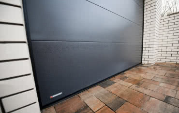 Jakie zabezpieczenia antywłamaniowe powinna mieć brama garażowa?