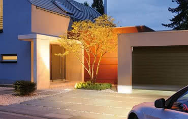 Bramy segmentowe i rolowane - wybieramy bramę garażową do domu