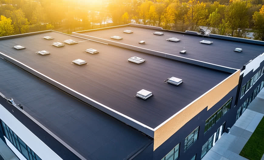 Izolacja dachu płaskiego. Jak uniknąć kosztownych błędów?