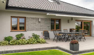 Jak uszczelnić drzwi, okna i bramę garażową?