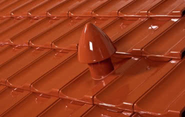 Akcesoria dachowe - dachówki specjalne, ławy i stopnie kominiarskie, śniegołapy