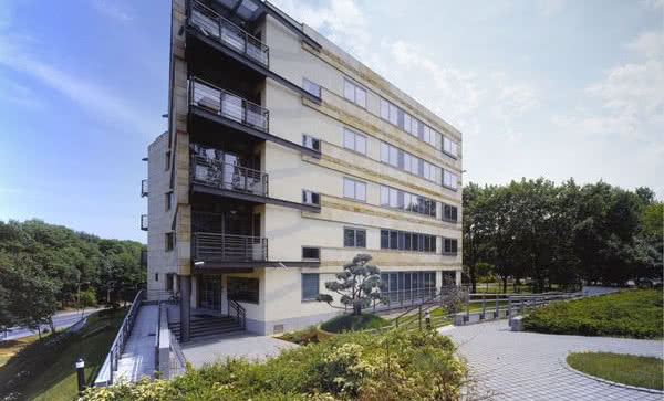 Szkło przeciwsłoneczne wspiera walkę z upałem