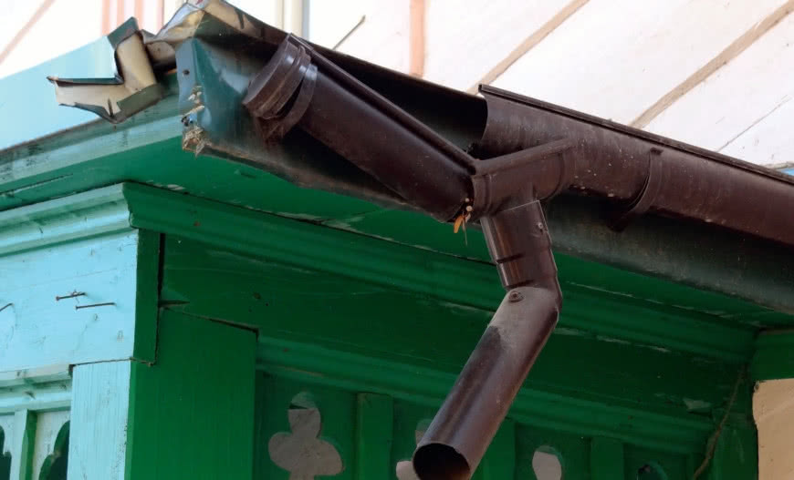 Jak samodzielnie naprawić usterki orynnowania?