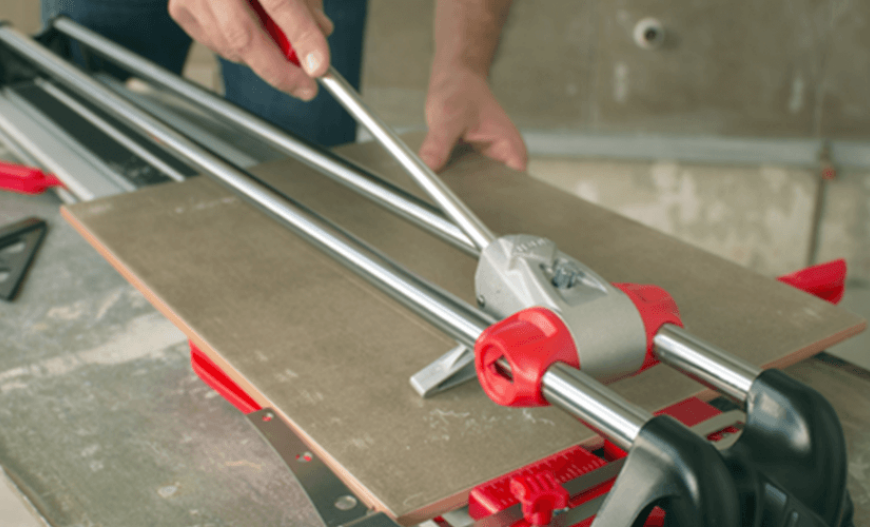 Czym kierować się podczas wyboru maszynki do cięcia płytek Rubi?