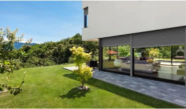 Rolety podtynkowe czy adaptacyjne? Wybierz odpowiednie rozwiązanie dla swojego domu