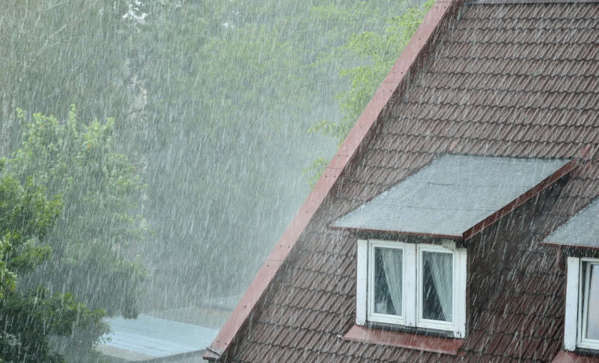 Bezpieczny dom w każdych warunkach. Jak wybrać okna odporne na wiatr?