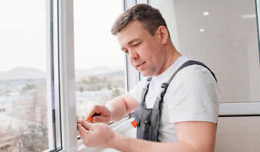 Regulacja okien PCV. Jak wyregulować okno?