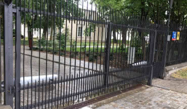 Fotokomórka, wideodomofon, oświetlenie - niezbędne akcesoria do Twojej bramy