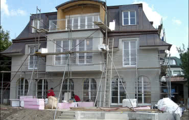 Prace elewacyjne w niekorzystnych warunkach atmosferycznych