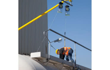 Przestawna szyna kotwiczna do zabezpieczenia przed upadkiem z wysokości