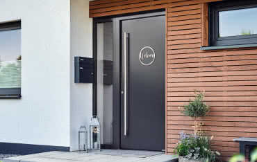 Tanie stalowe drzwi zewnętrzne – które wybrać, żeby nie żałować?