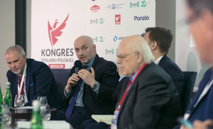 Obniżanie współczynnika przenikalności cieplnej stolarki otworowej. Co na to branża?