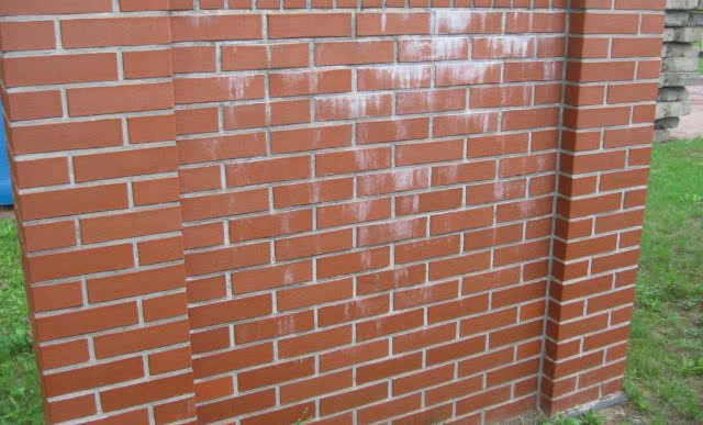 Elewacja z klinkieru. Dlaczego należy stosować zaprawy cementowo-wapienne?