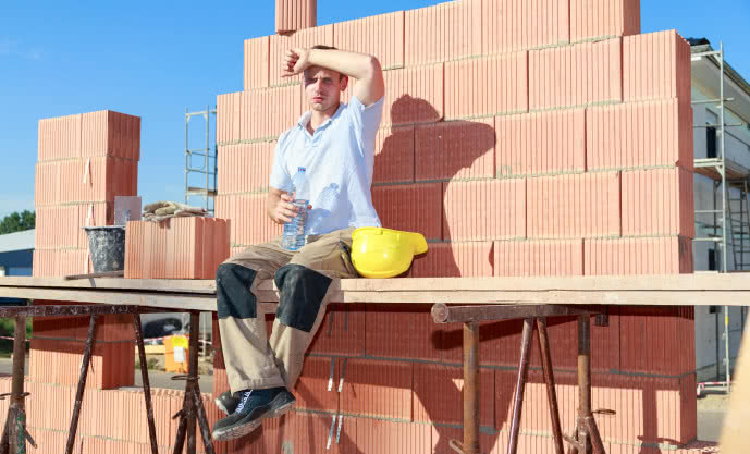 Budujesz latem? Sprawdź, czego nie robić w upał, żeby nie zrujnować efektu!