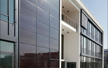 Elementy fotowoltaiczne w oknach i fasadach budynków przyszłości