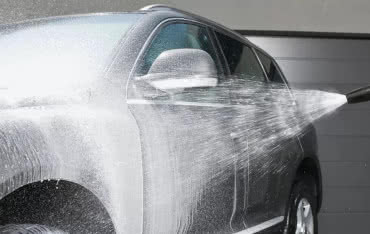 Środki czyszczące: Jak i dlaczego myją? Zasada działania