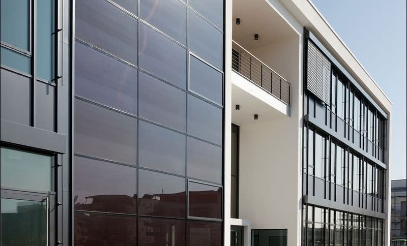 Elementy fotowoltaiczne w oknach i fasadach budynków przyszłości