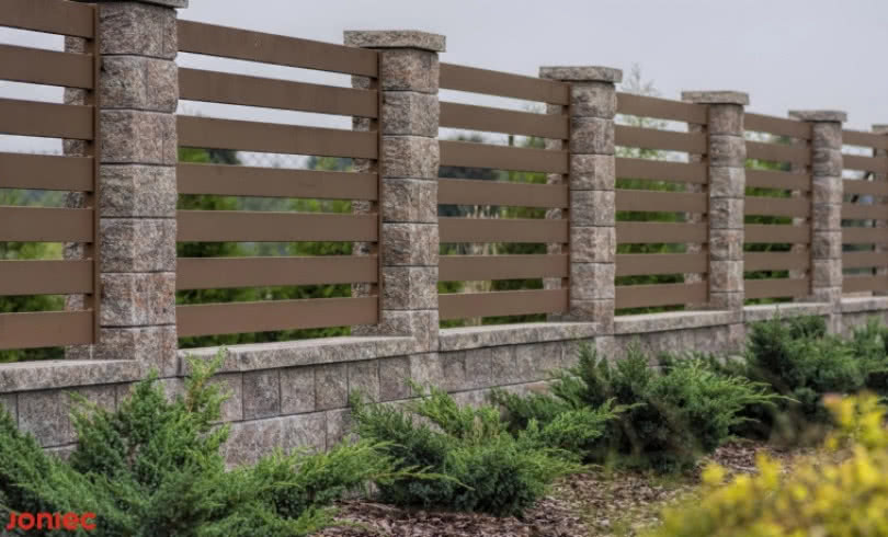 Trwałe ogrodzenie z bloczków betonowych? Oto zasady, które musisz znać