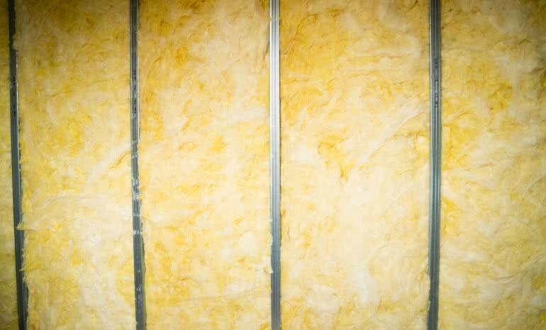 Wełna mineralna ISOVER – komfort, cisza i bezpieczeństwo na lata