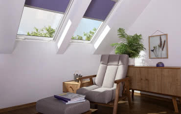 Rolety ARF FAKRO w kolorze roku 2022 very peri