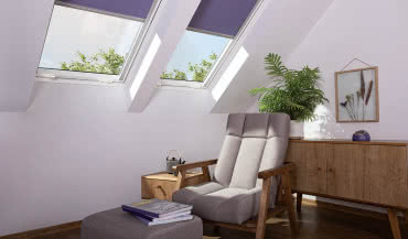 Rolety ARF FAKRO w kolorze roku 2022 very peri