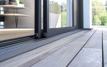 Próg na balkonie i tarasie - niski czy wysoki? Wybierz rozwiązanie dla siebie!