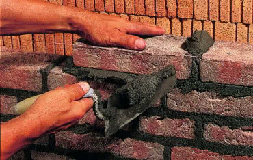 Jak prawidłowo murować zaprawami do klinkieru?