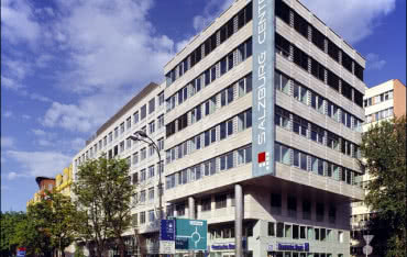 Izolacyjność akustyczna zrównoważonych budynków dzięki nowoczesnym rozwiązaniom szklanym