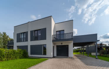 Trwała i efektowna elewacja: poznaj nowoczesne tynki i panele dekoracyjne