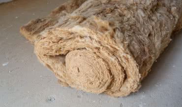 Zastosowanie mat z wełny mineralnej – efektywna izolacja krok po kroku