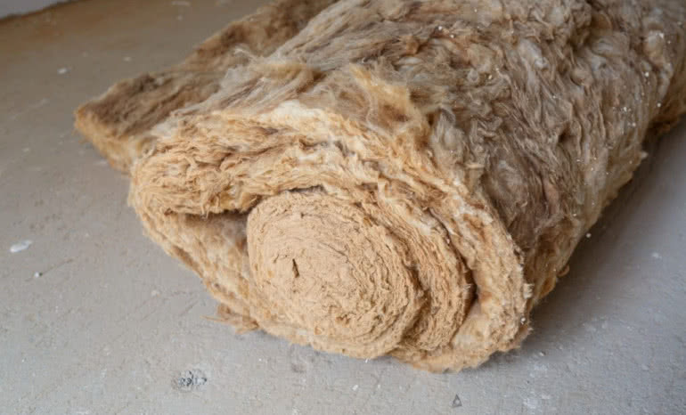 Zastosowanie mat z wełny mineralnej – efektywna izolacja krok po kroku