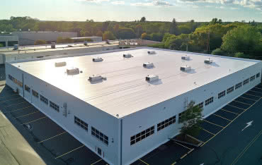 Membrana dachowa: PVC kontra TPO – co lepsze na dach płaski?