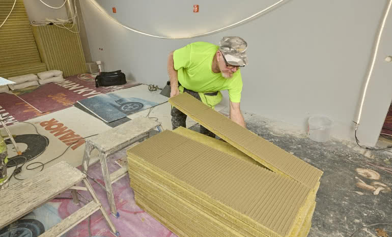 Koniec z hałasem i mostkami termicznymi: nowoczesna izolacja stropów garażowych